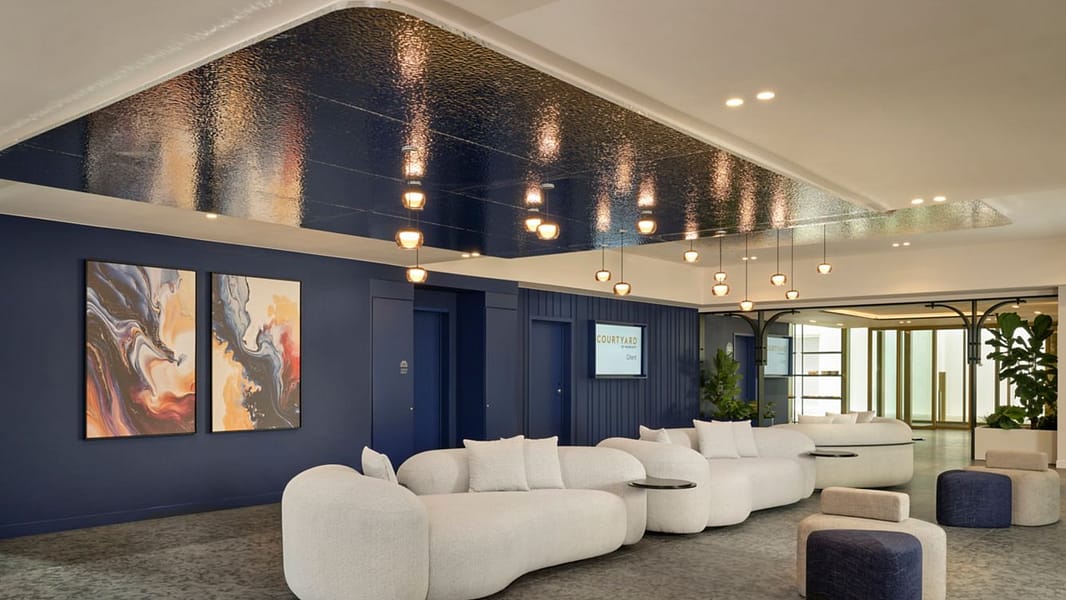 cy-brugy-courtyard-0129-34202_Classic-Hor