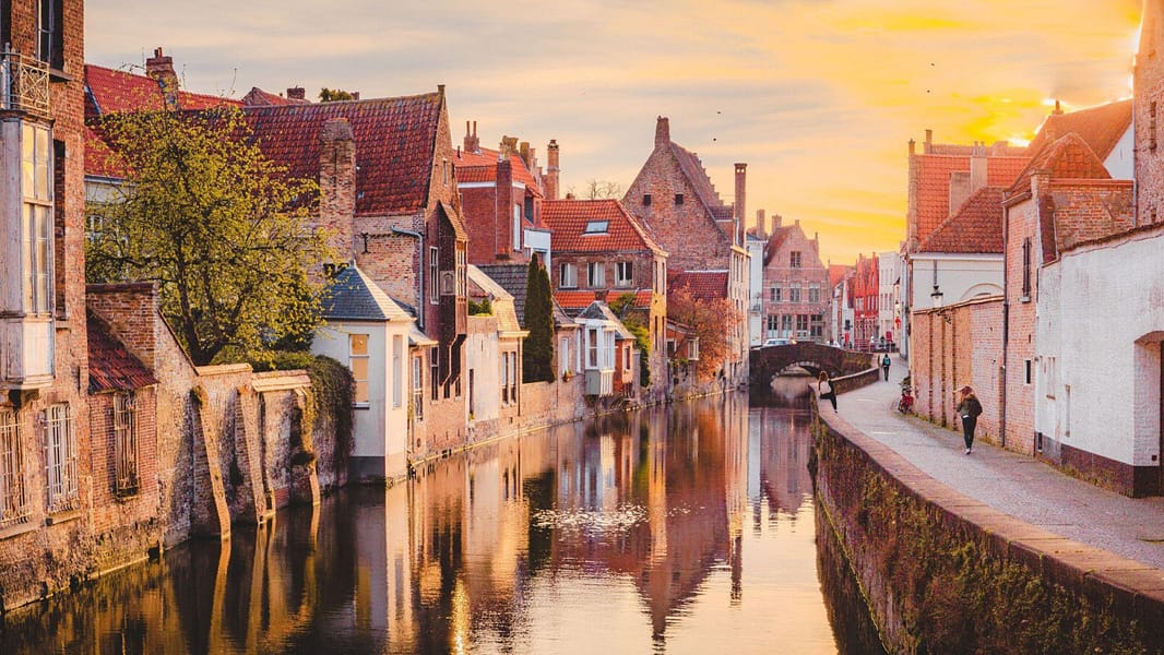 how-is-life-in-brugges-belgium-v0-6us0ki296wed1